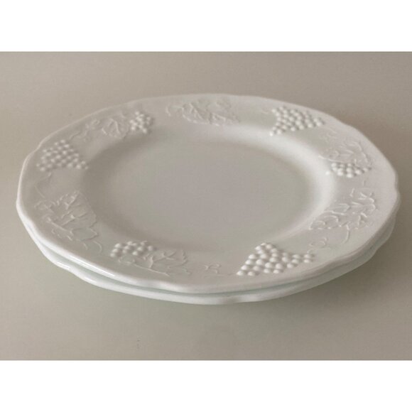 Dinner Plate Dish White Milk Glass Grapes Leaves Replacement 2 Vintage - Picture 2 of 8